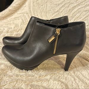 NWOT- Liz Claiborne ankle booties